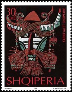 Sello de Albania de 1999 con una máscara de cabeza de toro